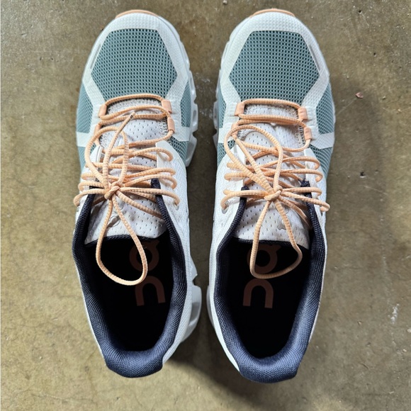 On Cloud Running Shoes - Picture 8 of 9